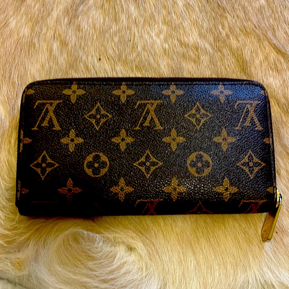 Louis Vuitton Vertical Wallet